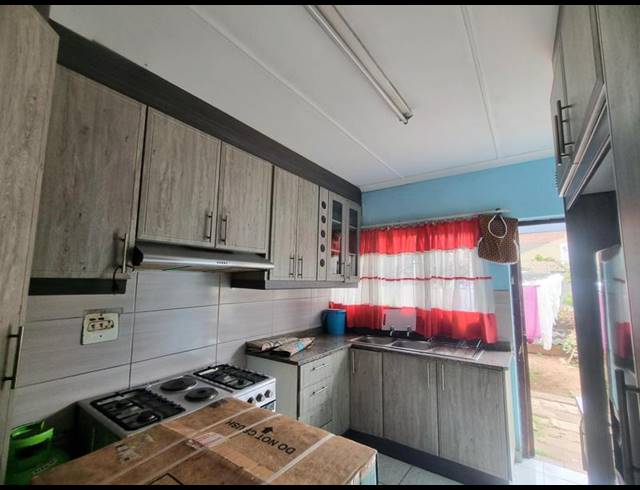 4 BEDROOM HOUSE FOR SALE IN ISIPINGO HILLS